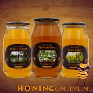 Dit XL voordeelpakket bevat 3 grote potten met Nederlandse honing. Op de afbeelding zie je de aanbieding met 3 soorten bloemenhoning uit de Biesbosch en de Flevopolder.