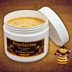Propoliscreme is bruinig en heeft een zachte structuur. Deze crème met propolis kan je dagelijks gebruiken als dagcrème of nachtcrème.