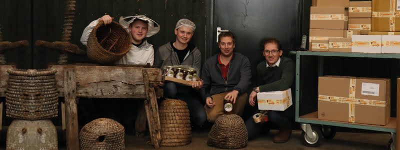 Honing kopen in de honingwinkel van de imker? Koop echte pure honing in onze winkel ,rechtstreeks uit onze imkerij