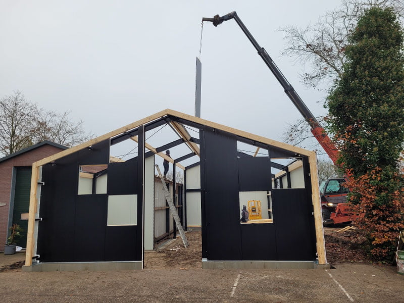 De Wanden Van De Nieuwe Honingshop Worden Geplaatst