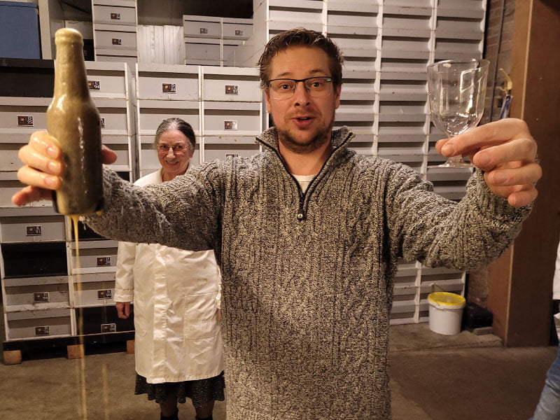 Het Resutaat Van Brouwen Met Nagisting Op De Fles