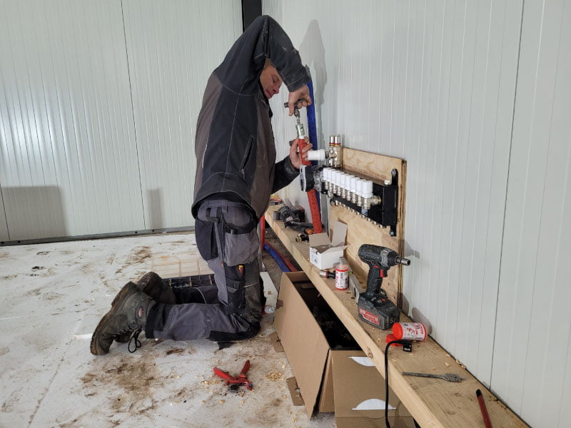 Jan Van De Lagemaat Loodgieter Vdl Legt Vloerverwarming Aan Voor De Honingshop