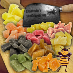 Hannie's hakhoning bestaat uit 12 soorten natuurlijke vogezenbrokken. Alle soorten hakhoning die je hier kan kopen bevatten 100% natuurlijke smaakstoffen en echte honing.