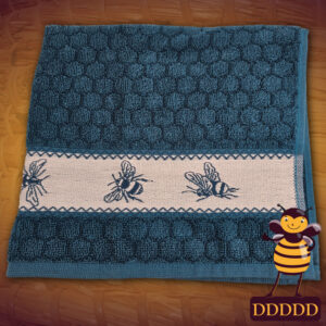 Handdoek DDDDD Benzine blauw met honingraat en bijenmotief. 100% katoenen handoek die direct droogt kopen.