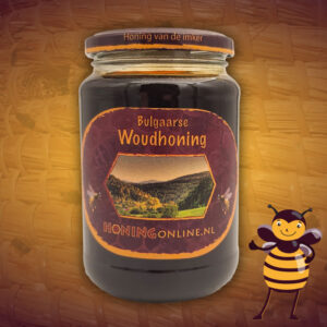 Deze pot woudhoning heeft de typische donkere kleur waarmee woudhoning uit Bulgarije herkenbaar is. Bestel Bulgaarse woudhoning in 450 gram pot hier online.