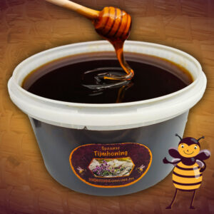 Tijmhoning in een emmer van 5 kilo van de imker. Deze tijmhoning zie je een donkere kleur en stevige structuur met kruidige smaak.